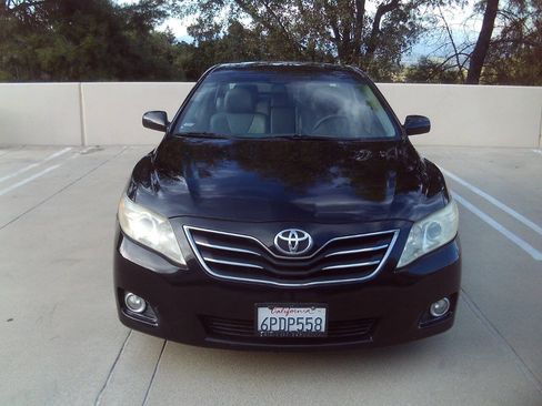 Used 2011 Toyota Camry LE FWD image 3