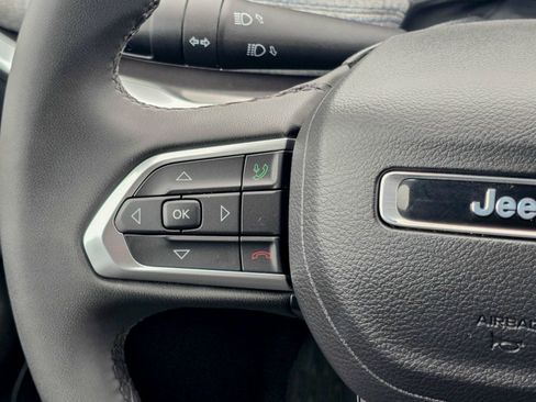 Used 2024 Jeep Compass Latitude image 35