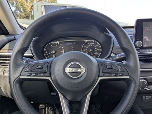 Used 2024 Nissan Altima 2.5 SV image 19