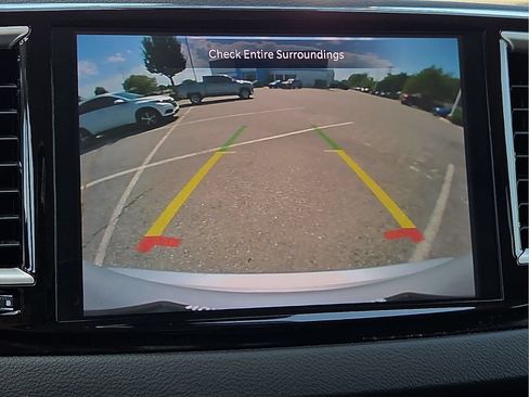 Used 2024 Chrysler Pacifica Touring-L FWD image 17