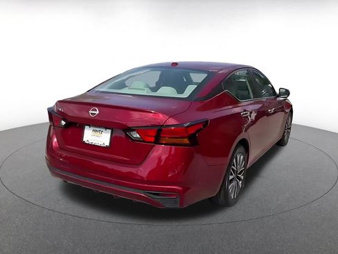 Used 2025 Nissan Altima 2.5 SV FWD image 12