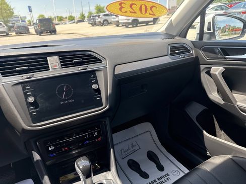 Used 2023 Volkswagen Tiguan SE image 12