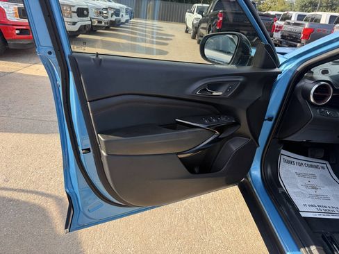 Used 2025 Chevrolet Trax RS w/ Sunroof Package FWD image 8