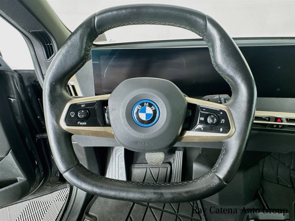 Used 2024 BMW iX xDrive50 w/ Premium Package AWD/4WD image 11