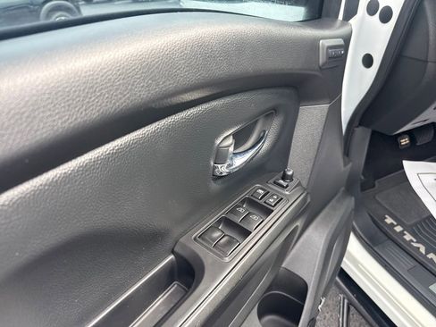 Used 2021 Nissan Titan PRO-4X w/ Pro-4x Convenience Package image 11