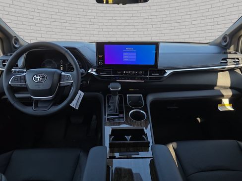 New 2026 Toyota Sienna Limited AWD/4WD image 9