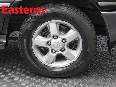 Used 2005 Toyota Land Cruiser image 8