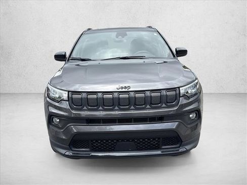 Used 2022 Jeep Compass Latitude FWD image 2