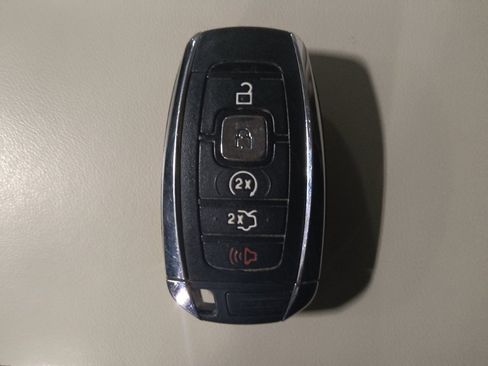 Used 2018 Lincoln MKC Reserve image 32