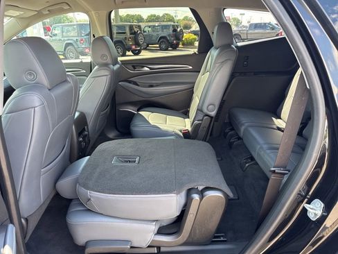Used 2021 Buick Enclave Essence image 23