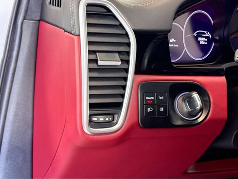 Certified 2023 Porsche Cayenne Turbo image 13