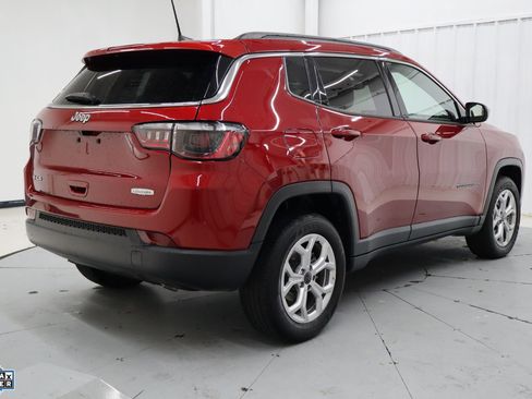 Used 2025 Jeep Compass Latitude image 4