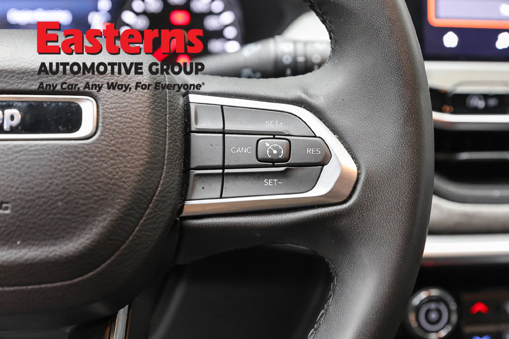 Used 2024 Jeep Compass Latitude AWD/4WD image 17