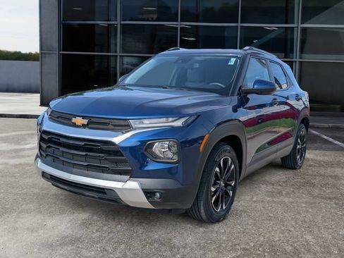 Used 2022 Chevrolet TrailBlazer LT w/ LPO, Blackout Package FWD image 5