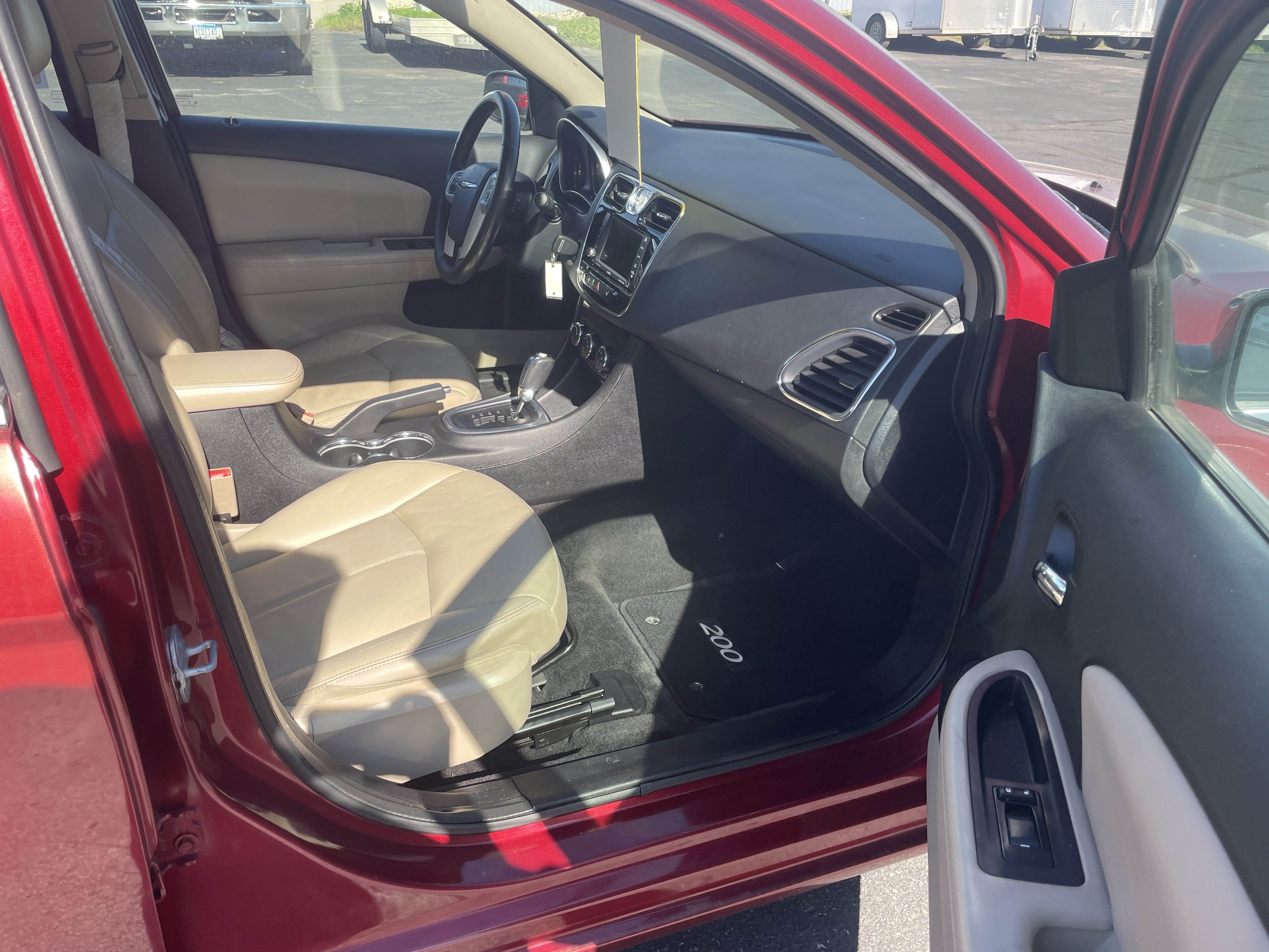 Used 2011 Chrysler 200 Limited FWD image 25