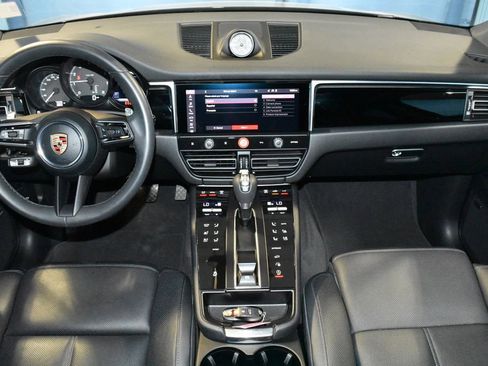 Certified 2025 Porsche Macan image 10