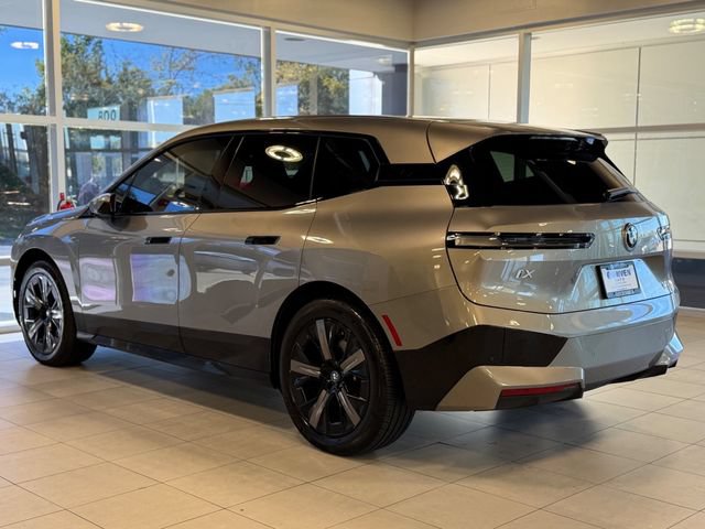 Used 2024 BMW iX xDrive50 w/ Sport Package AWD/4WD image 14