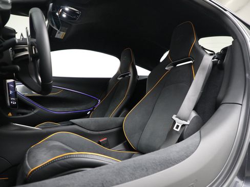 Used 2024 McLaren Artura RWD image 21