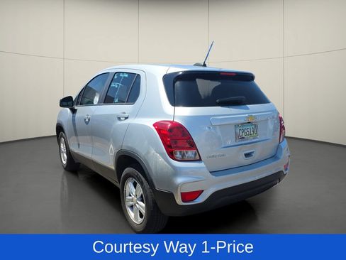 Used 2022 Chevrolet Trax LS w/ Tint and Cruise Package AWD/4WD image 5
