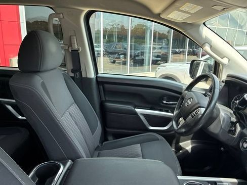Used 2024 Nissan Titan SV w/ SV Convenience Package RWD image 10