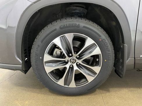 Used 2021 Toyota Highlander XLE image 27