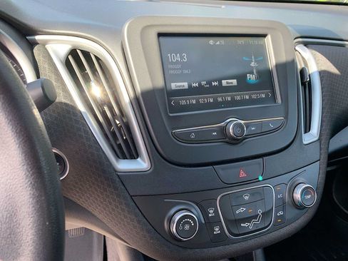 Used 2018 Chevrolet Malibu LS FWD image 13