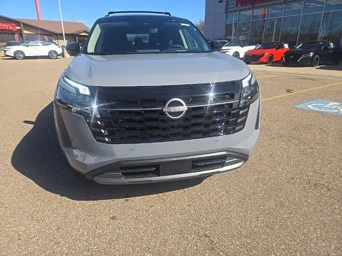 New 2026 Nissan Pathfinder Platinum image 2