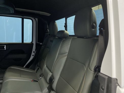 Certified 2025 Jeep Gladiator Mojave image 26