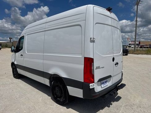 Used 2025 Mercedes-Benz Sprinter 2500 image 3