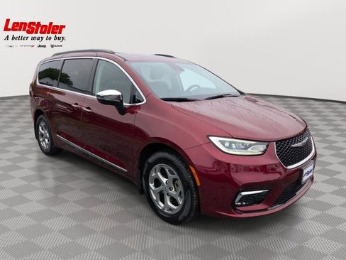 Used 2023 Chrysler Pacifica Limited w/ Uconnect Theater Family Group AWD/4WD image 7