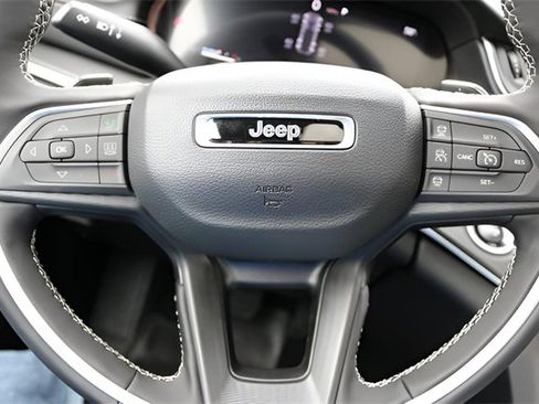 New 2025 Jeep Grand Cherokee Altitude image 20