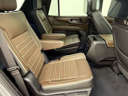 Used 2026 GMC Yukon Denali Ultimate AWD/4WD image 32
