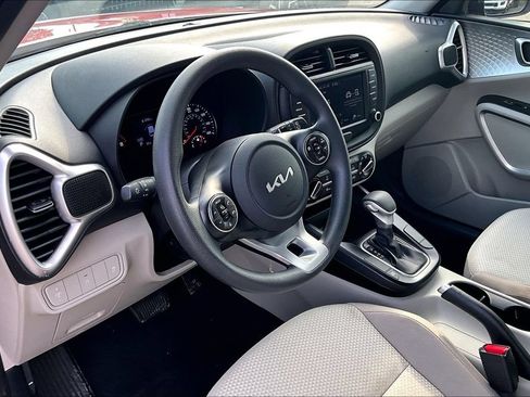 Used 2022 Kia Soul LX FWD image 13