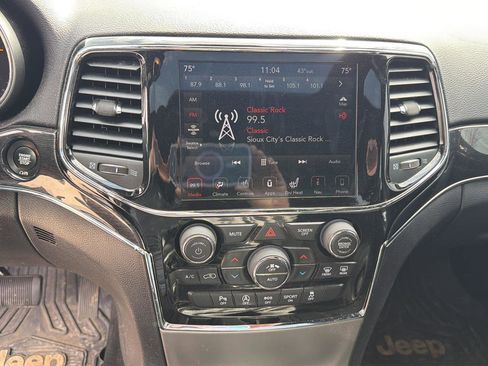 Used 2020 Jeep Grand Cherokee Trailhawk AWD/4WD image 16