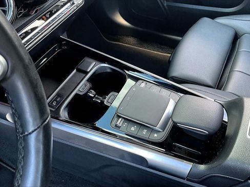 Used 2023 Mercedes-Benz GLB 250 GLB 250 image 18