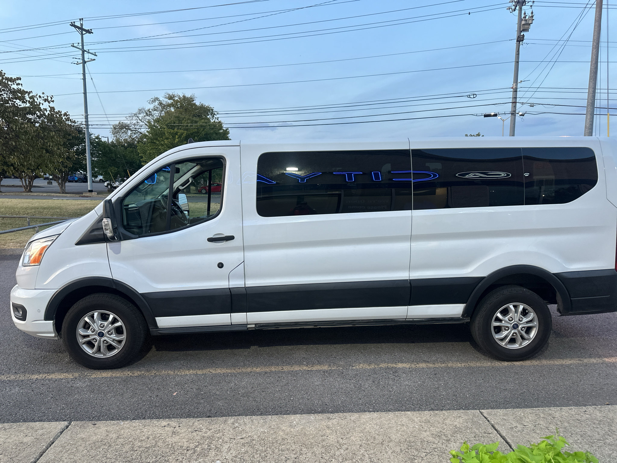 Used 2021 Ford Transit 350 XLT RWD image 7