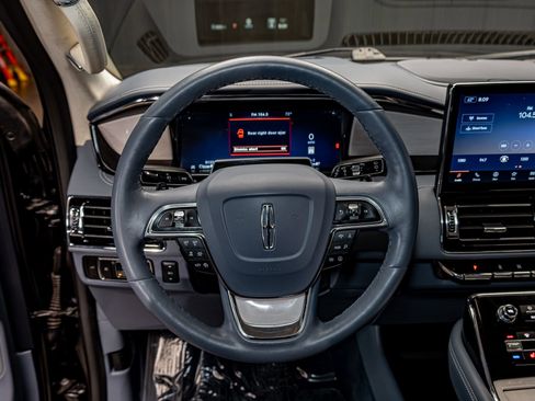 Used 2024 Lincoln Navigator Black Label image 15