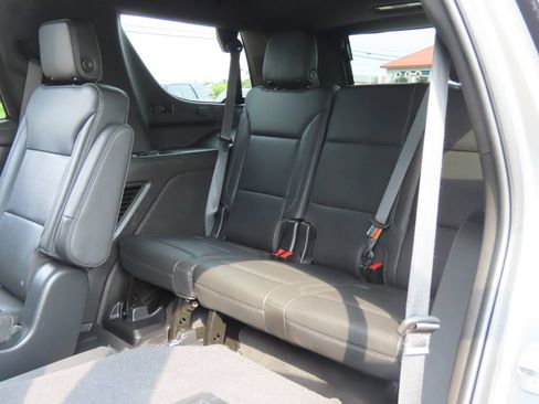 Used 2021 Chevrolet Tahoe Z71 w/ Luxury Package AWD/4WD image 25