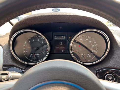 Used 2011 Jeep Grand Cherokee Laredo w/ Security & Convenience Group AWD/4WD image 31