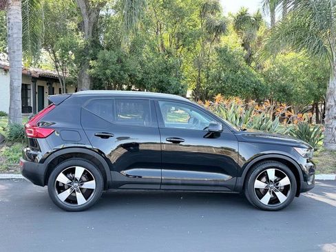 Used 2019 Volvo XC40 T5 Momentum image 5