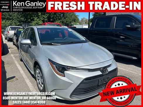 Used 2025 Toyota Corolla LE FWD image 1