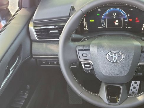 Used 2025 Toyota Camry SE image 12