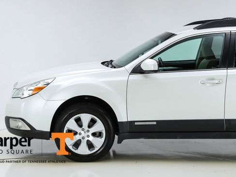 Used 2011 Subaru Outback 2.5i Premium image 3
