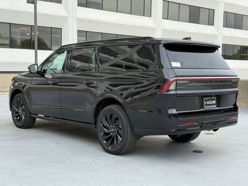 New 2026 Lincoln Navigator L Reserve AWD/4WD image 3