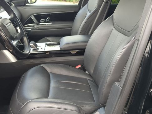 Certified 2025 Land Rover Range Rover SE AWD/4WD image 16