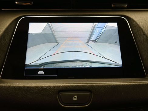Used 2022 Cadillac XT4 Sport w/ Safety Alert Package FWD image 9