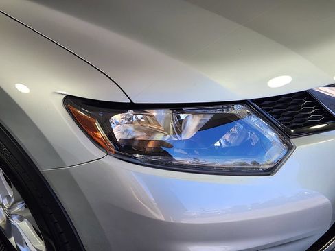 Used 2016 Nissan Rogue SV w/ SV Premium Package AWD/4WD image 10