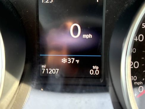 Used 2018 Volkswagen Tiguan S image 18