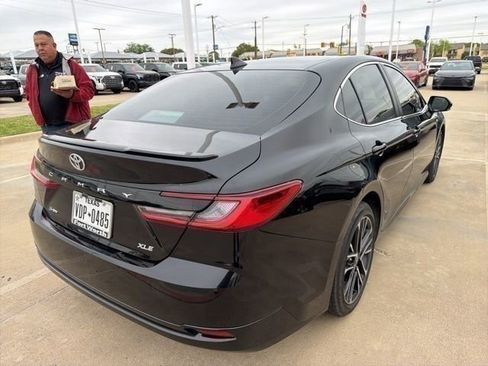 Used 2025 Toyota Camry XLE image 8