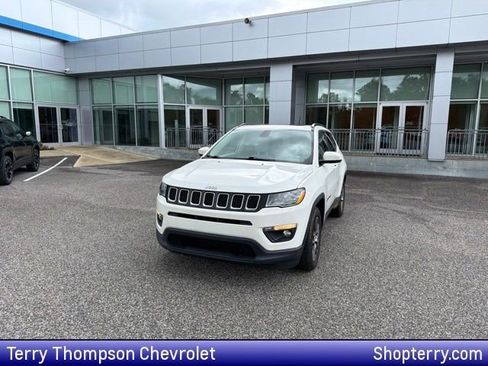 Used 2019 Jeep Compass Latitude w/ Popular Equipment Group FWD image 1